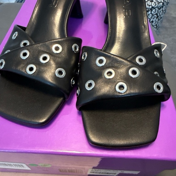 Authentic By Far grommet sandals 6/36 - Picture 6 of 8